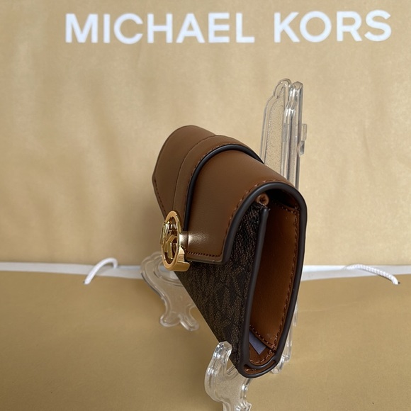 MICHAEL KORS CARMEN MEDIUM LOGO AND FAUX LEATHER WALLET BROWN - Picture 3 of 16
